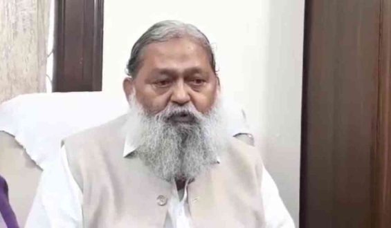 Farmers confront Anil Vij in Ambala: “I won’t run away,” he responds to protests