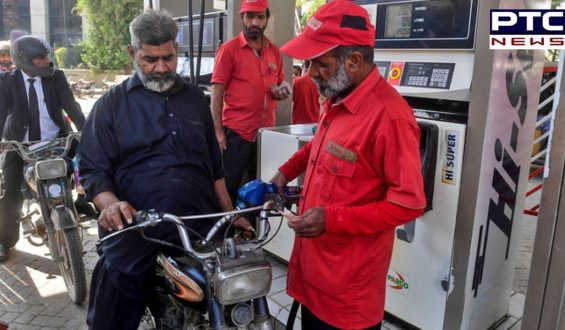 Pakistan Petrol Price:  ਪਾਕਿਸਤਾਨ ‘ਚ ਫਟਿਆ ‘ਪੈਟਰੋਲ ਬੰਬ’, ਕੀਮਤ ਸੁਣ ਕੇ ਹੋ ਜਾਓਗੇ ਹੈਰਾਨ