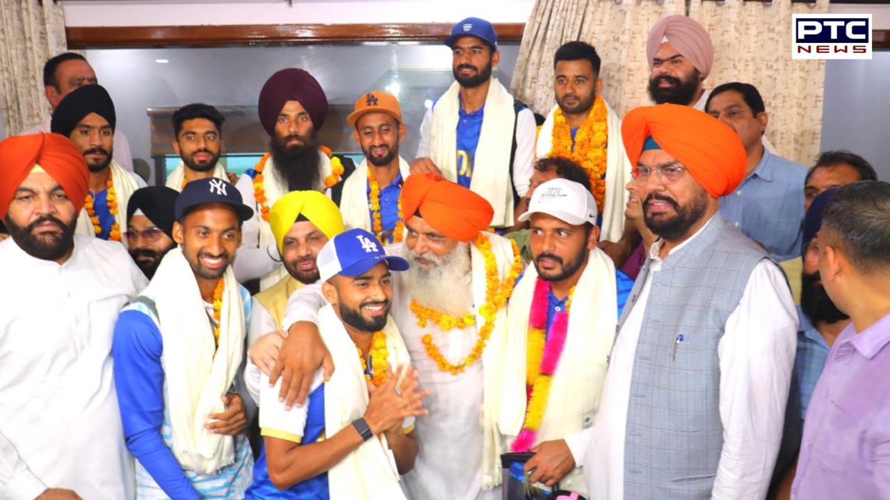 Indian hockey team honoured at Sachkhand Sri Harmandir Sahib, receives grand welcome