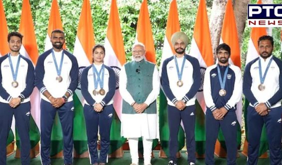 Indian hockey team gifts signed jersey to PM meets on Independence Day