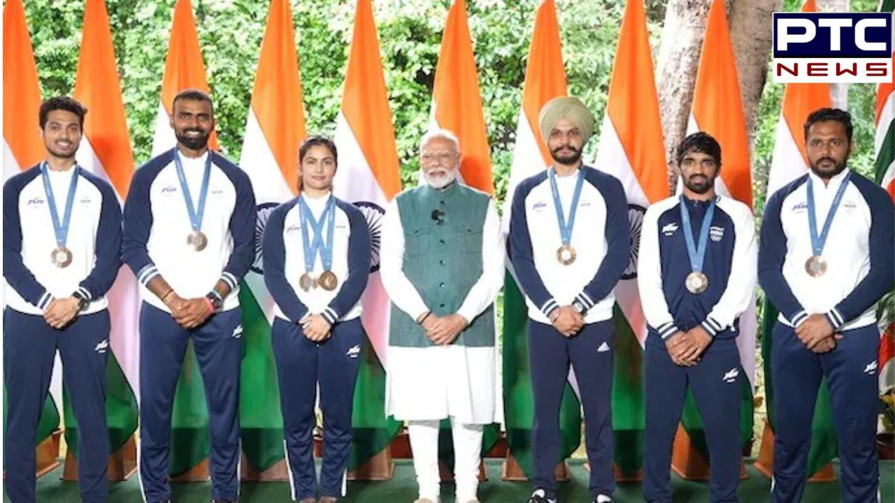 Indian hockey team gifts signed jersey to PM meets on Independence Day