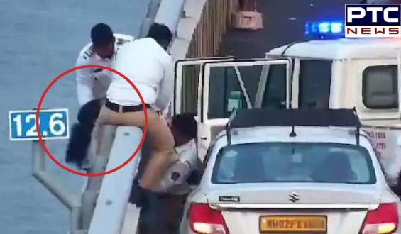 Woman Tries To Jump Atal Setu Bridge : ਔਰਤ ਨੇ ਅਟਲ ਪੁਲ ਤੋਂ ਛਾਲ ਮਾਰਨ ਦੀ ਕੀਤੀ ਕੋਸ਼ਿਸ਼; ਕੈਬ ਡਰਾਈਵਰ ਨੇ ਵਾਲਾਂ ਨਾਲ ਫੜਿਆ, ਫੇਰ ਅੱਗੇ ਹੋਇਆ ਇਹ..