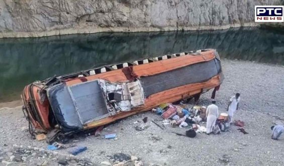 Bus crash in Iran claims lives of 28 Pakistani pilgrims