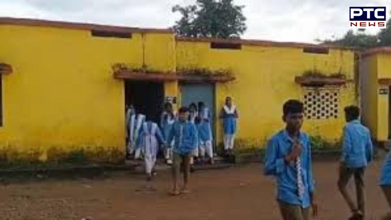 Government School Birthday : ਜਦੋਂ ਸਰਕਾਰੀ ਸਕੂਲ ਦੀਆਂ ਵਿਦਿਆਰਥਣਾਂ ਨੇ ਕਲਾਸ ਨੂੰ ਹੀ ਬਣਾ ਦਿੱਤਾ BAR, Birthday Party ‘ਚ ਖੜਕਾਏ ਗਲਾਸ